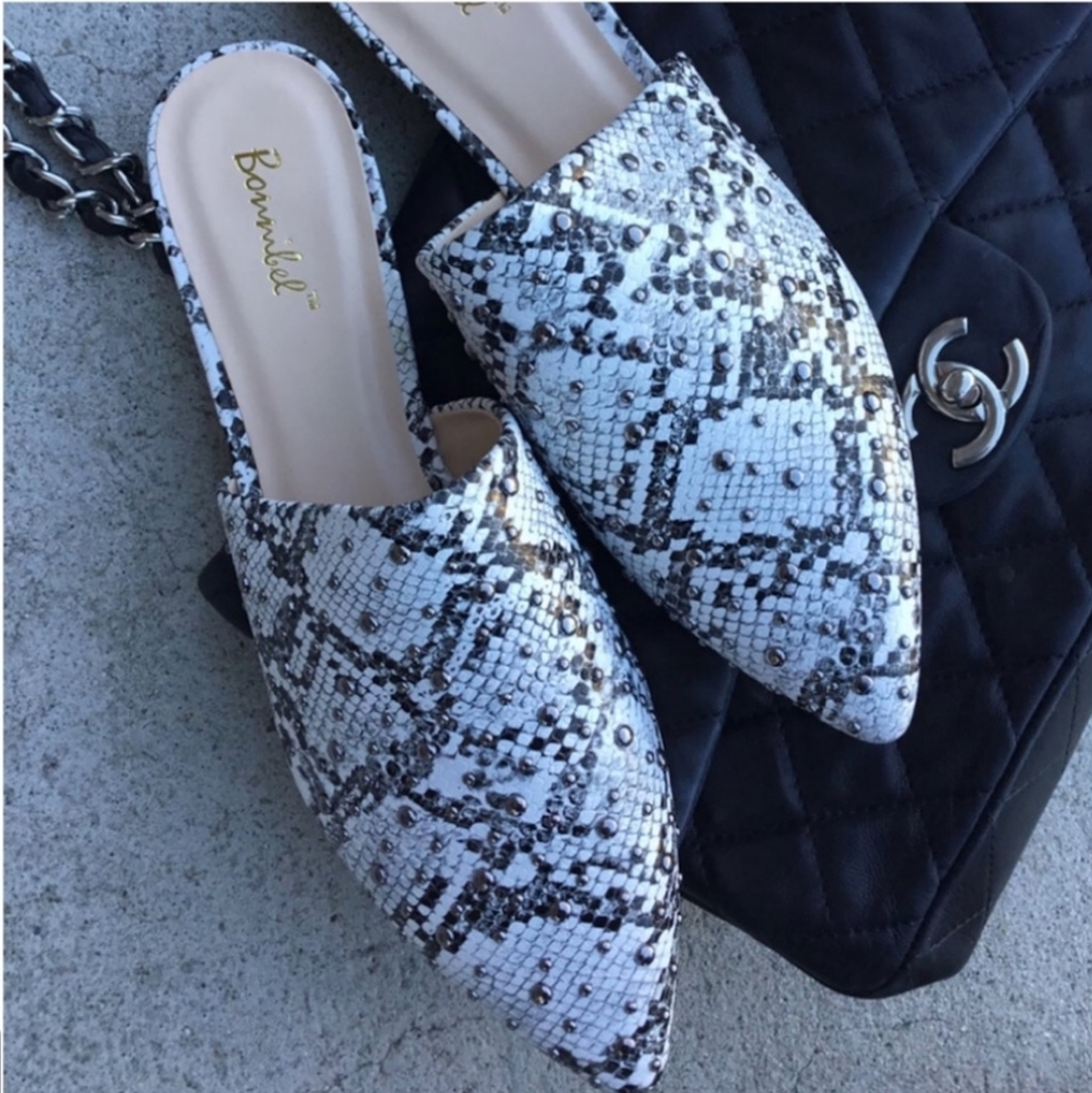 HOST PICK Studded Snakeskin Mule slides - Picture 2 of 9